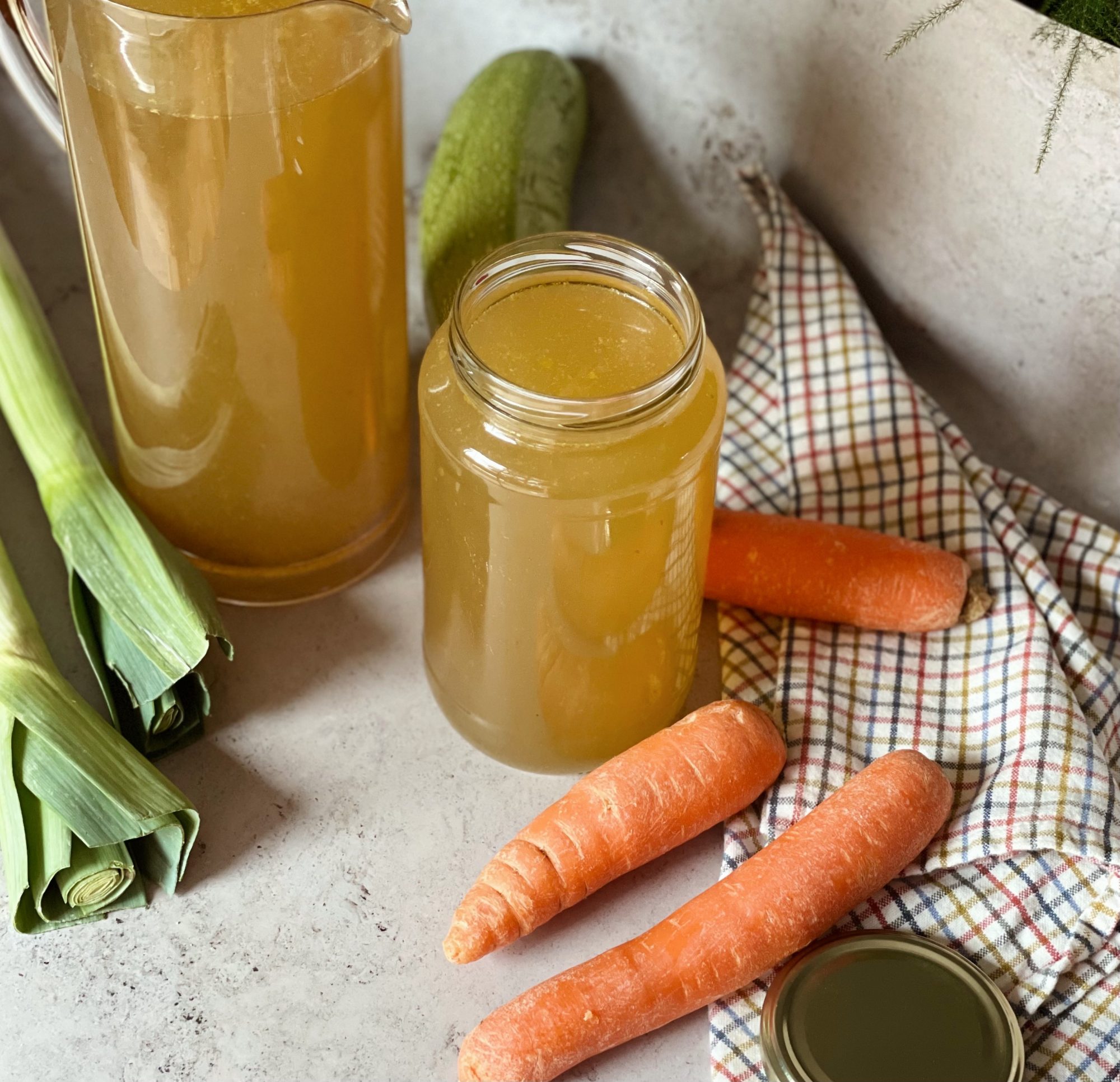 CALDO DE VERDURAS CON ESPECIAS Y POLLO DESGRASADO. Paufeel